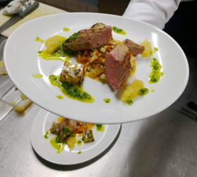 Filet mignon cuit basse température risotto de légumes huile d'herbe et patate douce sautée